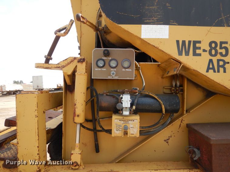 image for item FX9104 Caterpillar WE-851 windrow elevator