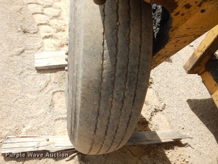 image for item FX9104 Caterpillar WE-851 windrow elevator