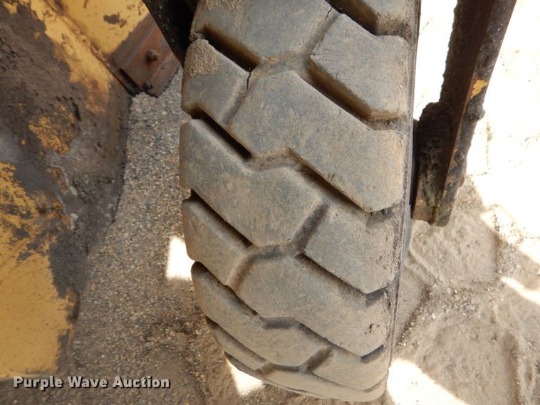 image for item FX9104 Caterpillar WE-851 windrow elevator