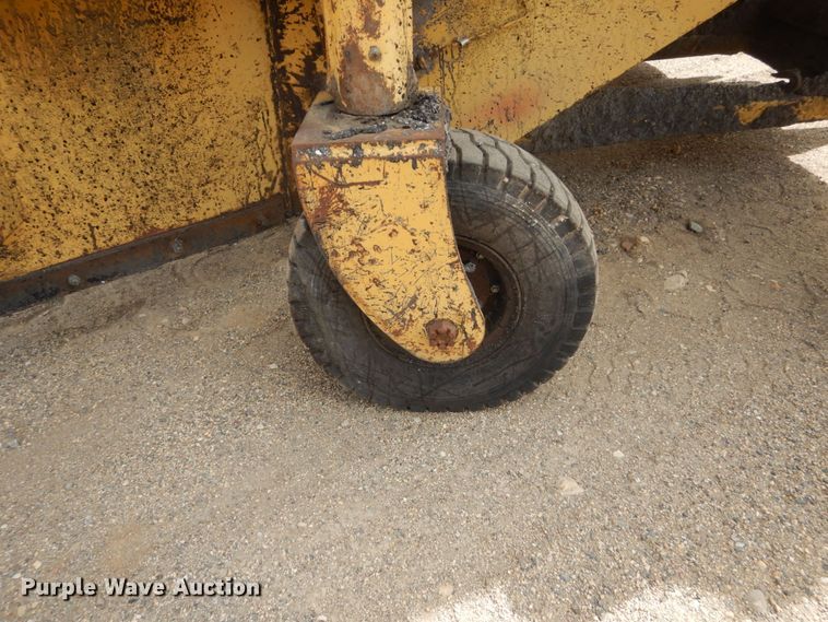 image for item FX9104 Caterpillar WE-851 windrow elevator