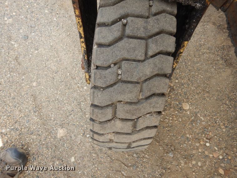 image for item FX9104 Caterpillar WE-851 windrow elevator