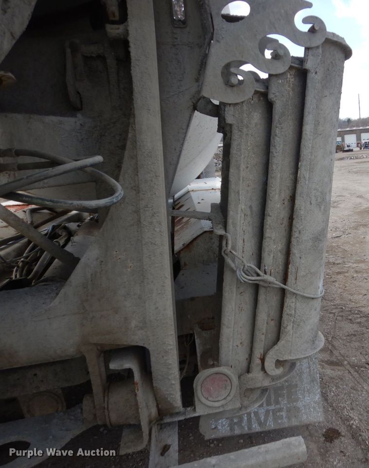 image for item FX9119 1997 Mack RD690S ready mix truck