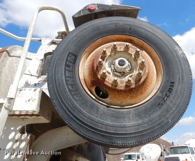 image for item FX9124 1997 Mack RD690S ready mix truck