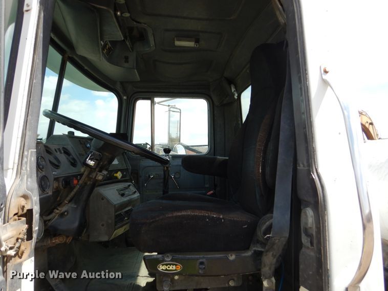 image for item FX9125 1997 Mack RD690S ready mix truck