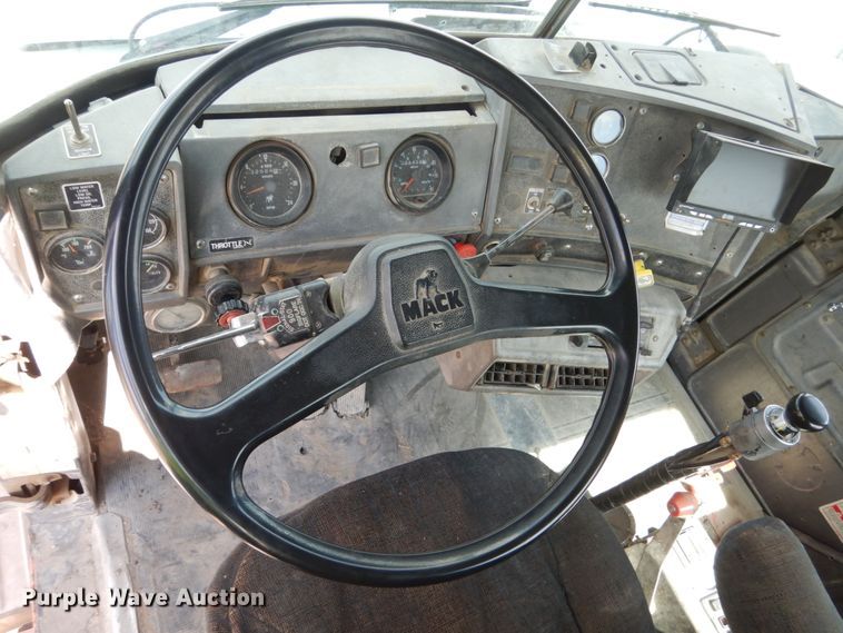 image for item FX9125 1997 Mack RD690S ready mix truck