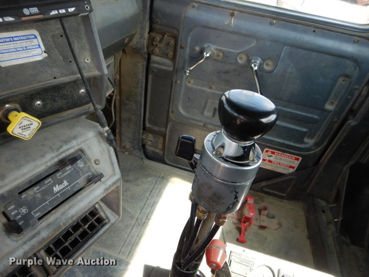 image for item FX9125 1997 Mack RD690S ready mix truck