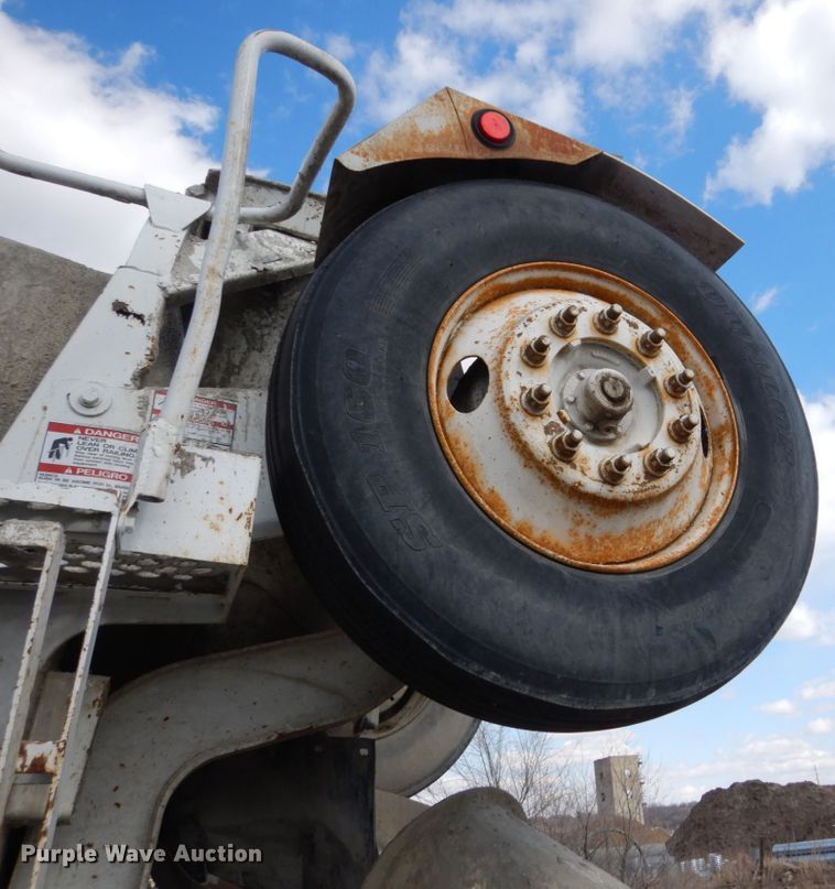 image for item FX9125 1997 Mack RD690S ready mix truck