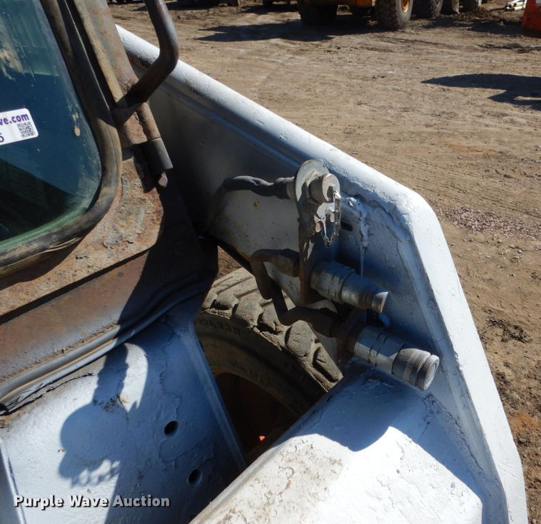 image for item FX9136 2000 Bobcat 753  skid steer loader