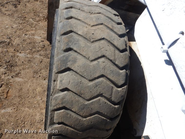 image for item FX9136 2000 Bobcat 753  skid steer loader