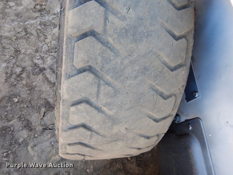 image for item FX9136 2000 Bobcat 753  skid steer loader