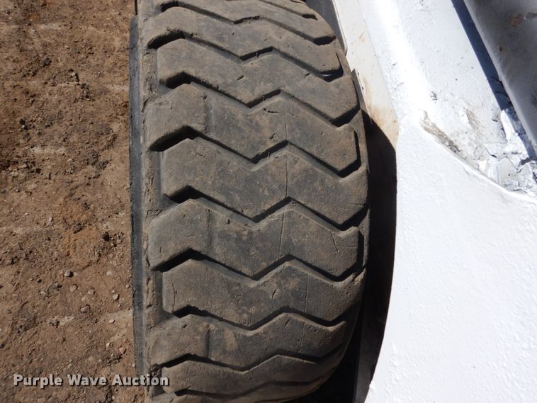 image for item FX9136 2000 Bobcat 753  skid steer loader