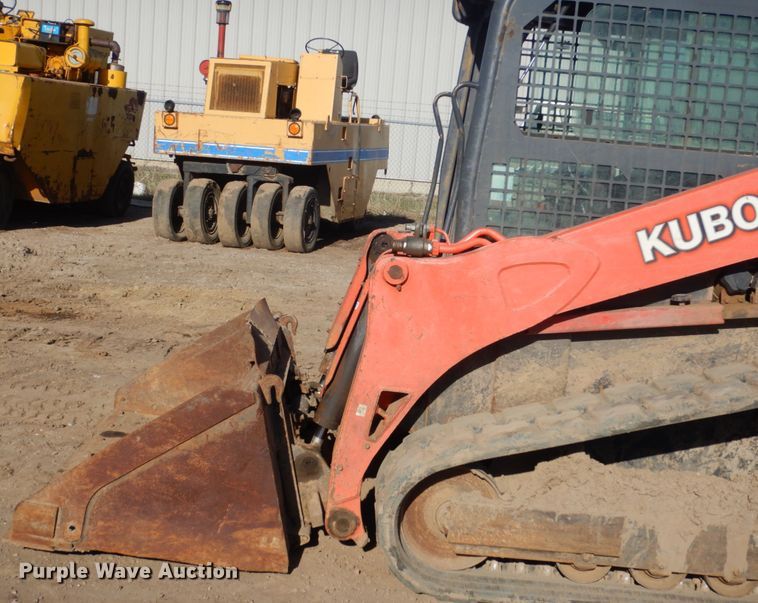 image for item FX9137 Kubota SVL90-2  tracked skid steer loader