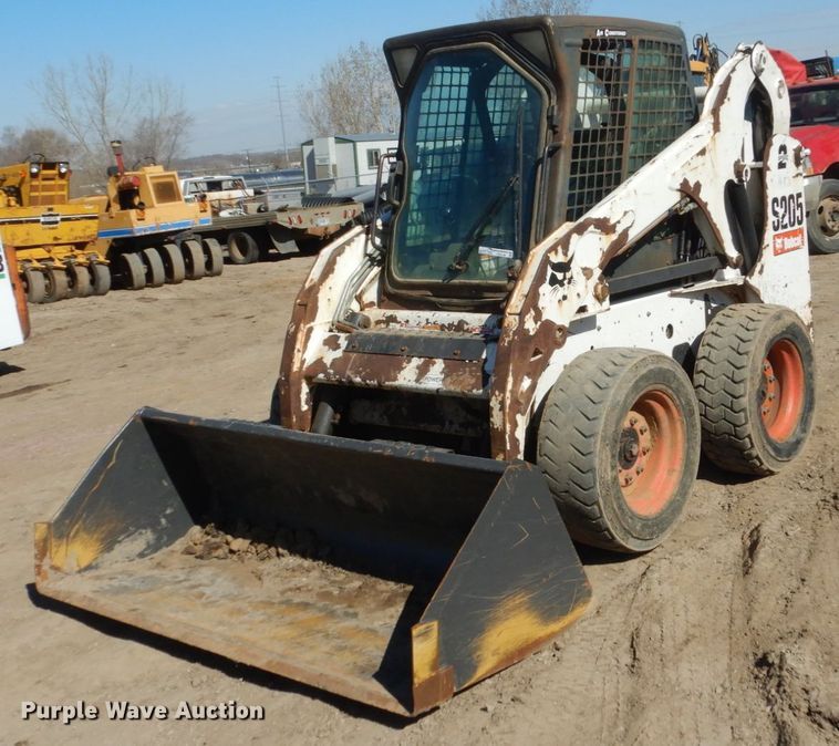 image for item FX9138 2009 Bobcat S205  skid steer loader