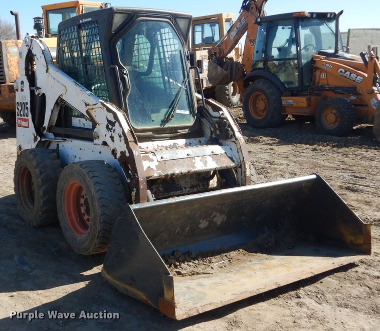 image for item FX9138 2009 Bobcat S205  skid steer loader