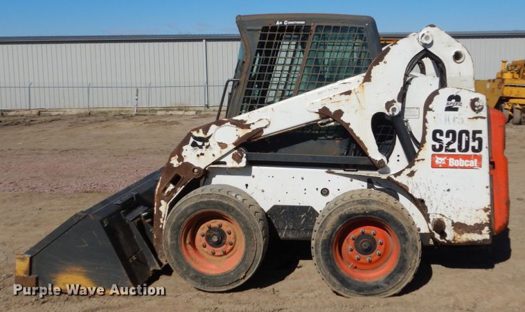 image for item FX9138 2009 Bobcat S205  skid steer loader