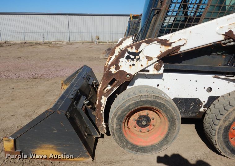 image for item FX9138 2009 Bobcat S205  skid steer loader