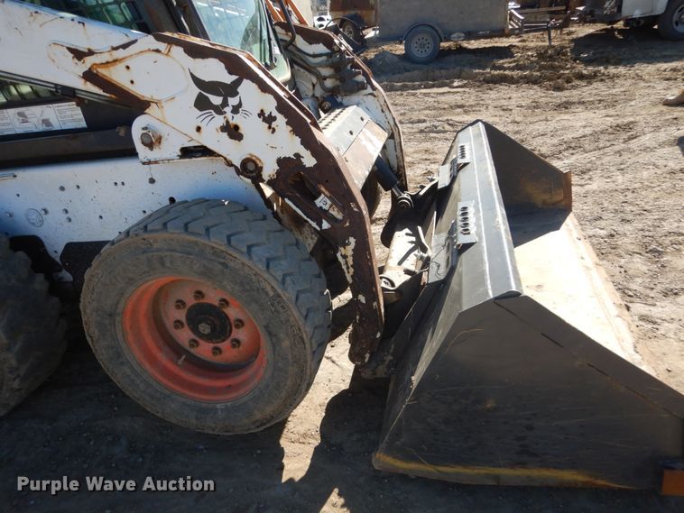 image for item FX9138 2009 Bobcat S205  skid steer loader