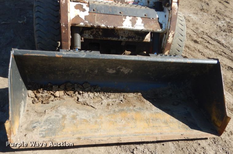image for item FX9138 2009 Bobcat S205  skid steer loader