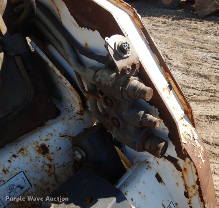 image for item FX9138 2009 Bobcat S205  skid steer loader