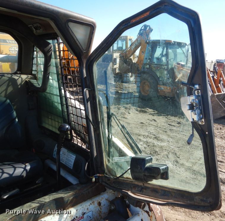 image for item FX9138 2009 Bobcat S205  skid steer loader
