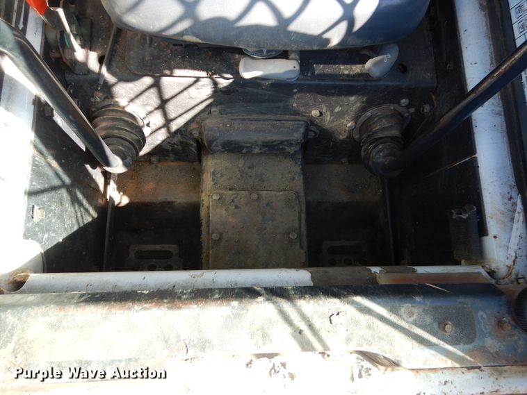 image for item FX9138 2009 Bobcat S205  skid steer loader