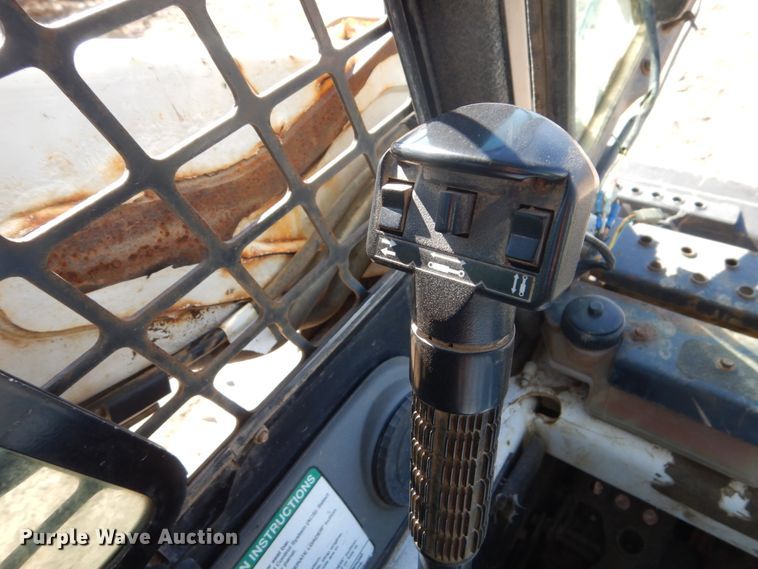 image for item FX9138 2009 Bobcat S205  skid steer loader