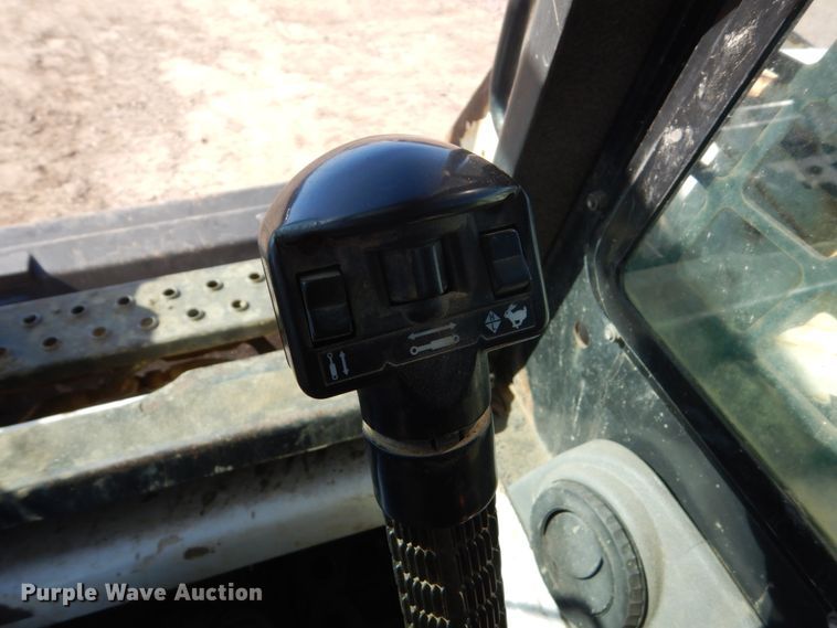 image for item FX9138 2009 Bobcat S205  skid steer loader