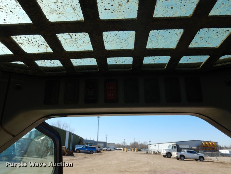 image for item FX9138 2009 Bobcat S205  skid steer loader