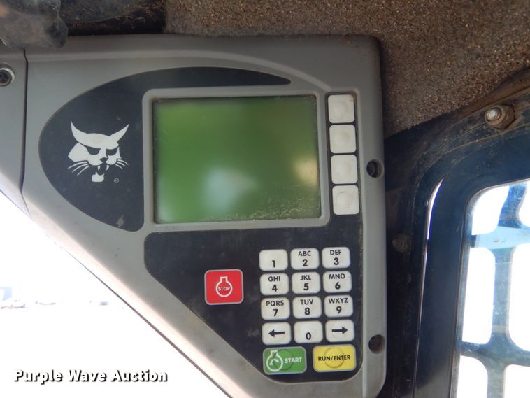 image for item FX9138 2009 Bobcat S205  skid steer loader