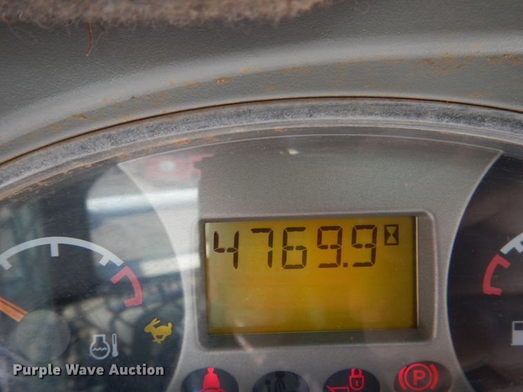 image for item FX9138 2009 Bobcat S205  skid steer loader