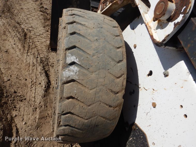 image for item FX9138 2009 Bobcat S205  skid steer loader