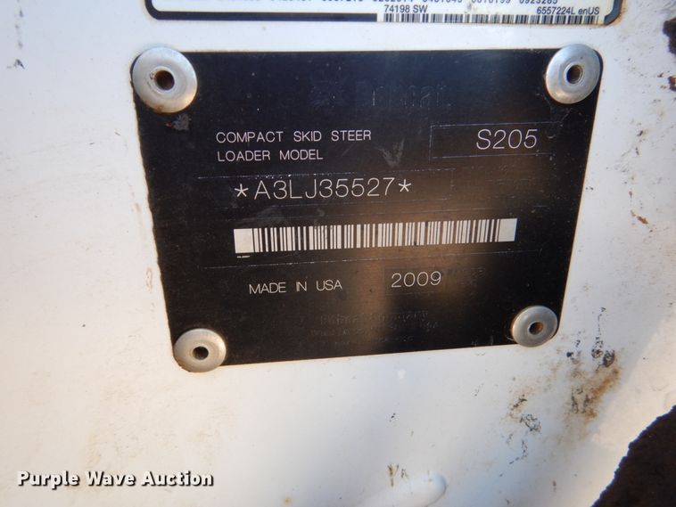 image for item FX9138 2009 Bobcat S205  skid steer loader