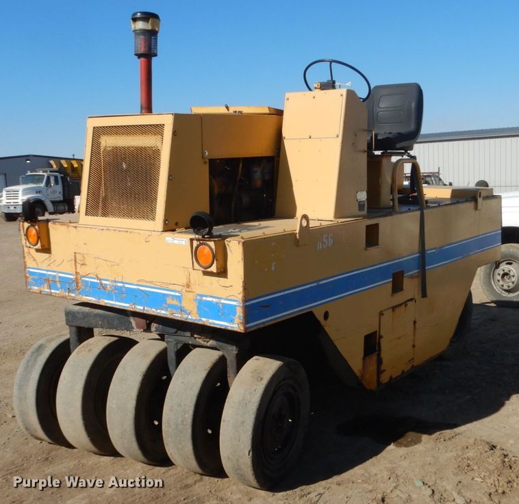 image for item FX9142 Galion P3000 pneumatic roller