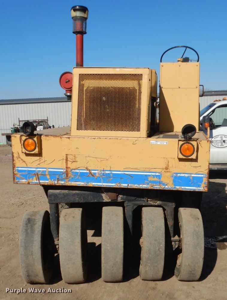 image for item FX9142 Galion P3000 pneumatic roller