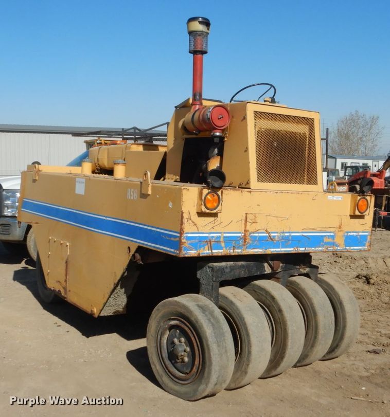 image for item FX9142 Galion P3000 pneumatic roller