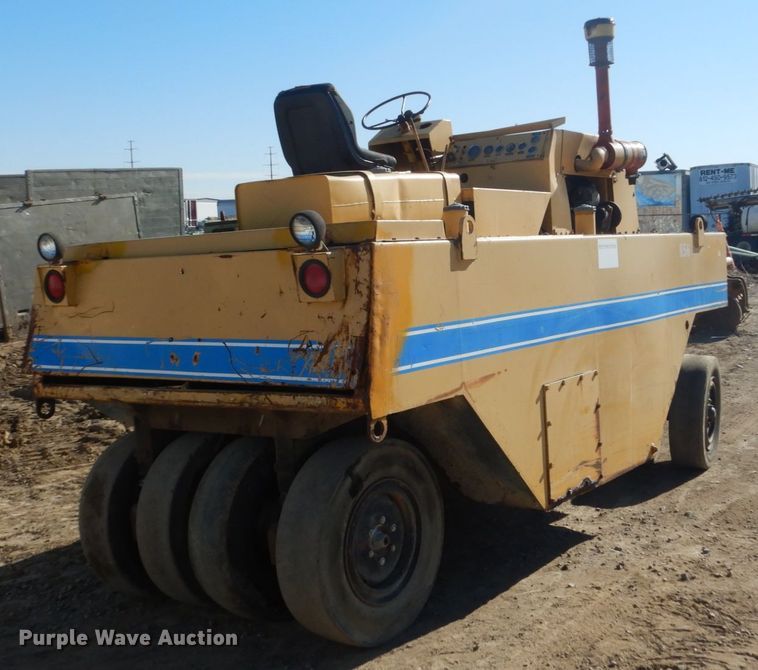 image for item FX9142 Galion P3000 pneumatic roller