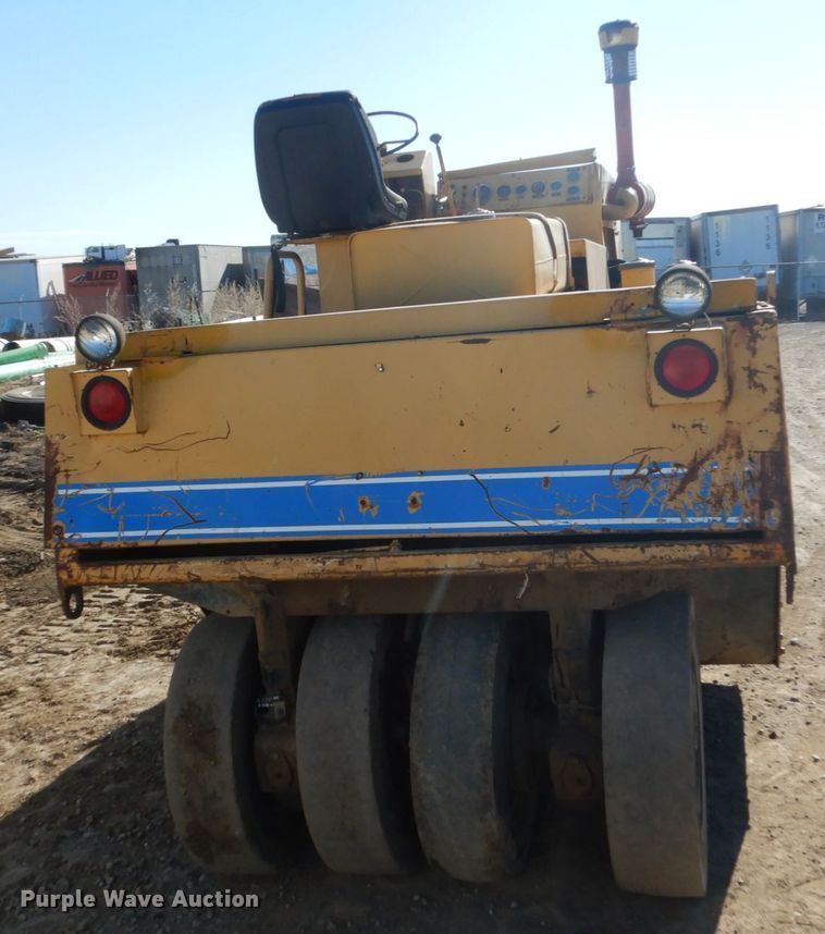 image for item FX9142 Galion P3000 pneumatic roller