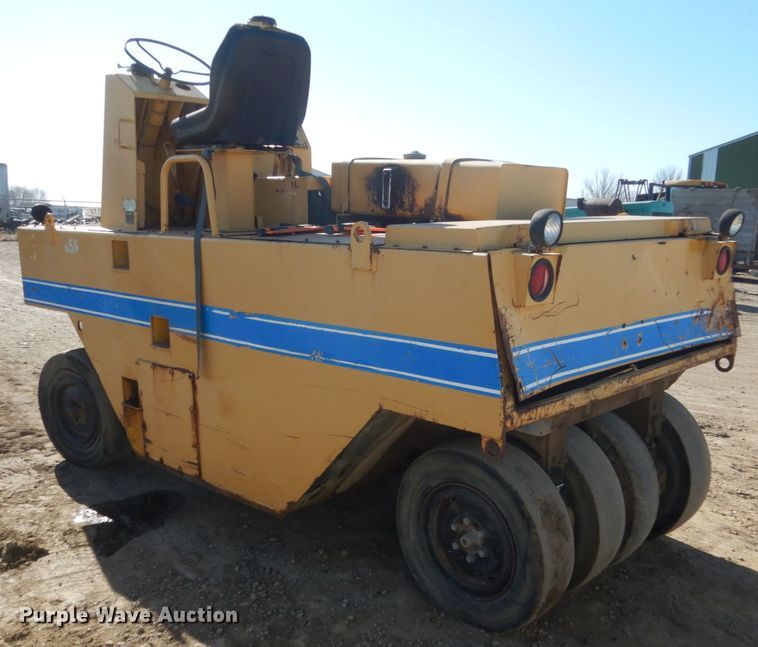 image for item FX9142 Galion P3000 pneumatic roller