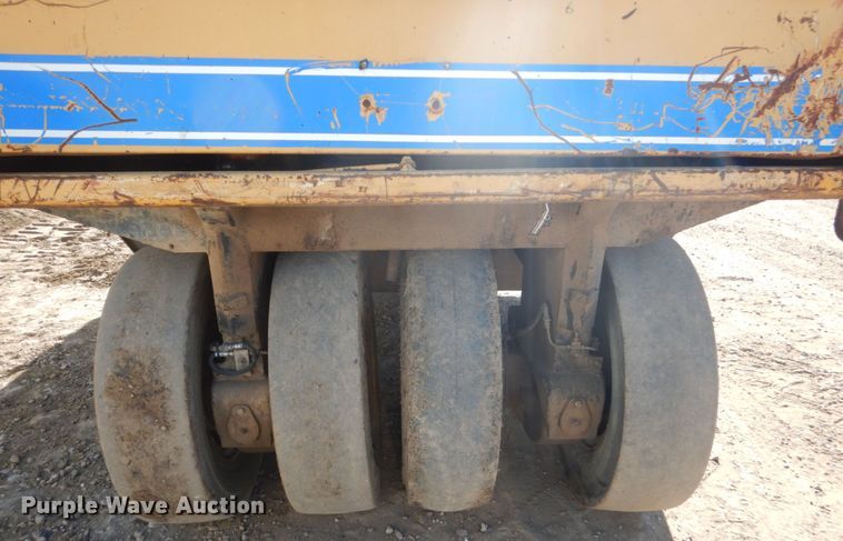 image for item FX9142 Galion P3000 pneumatic roller