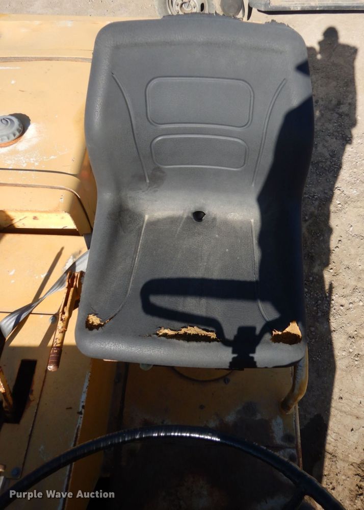 image for item FX9142 Galion P3000 pneumatic roller