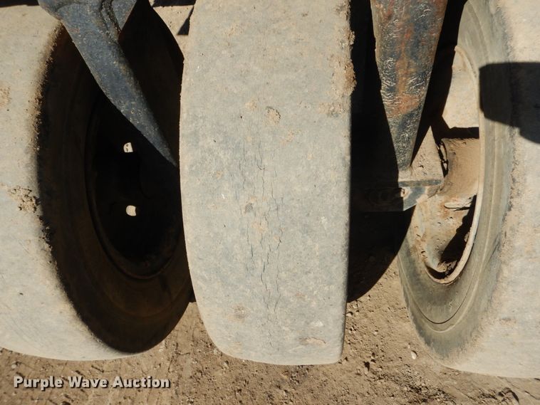 image for item FX9142 Galion P3000 pneumatic roller