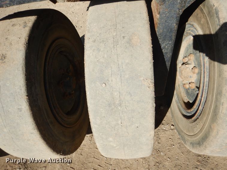 image for item FX9142 Galion P3000 pneumatic roller