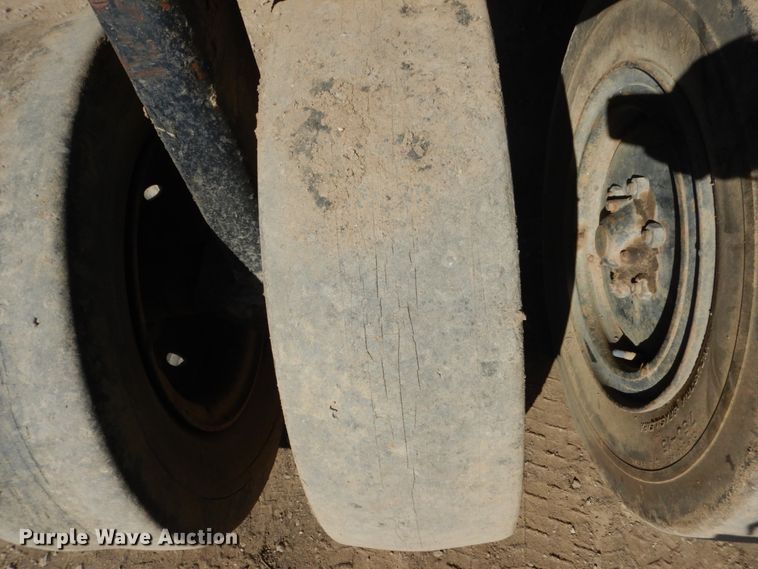 image for item FX9142 Galion P3000 pneumatic roller