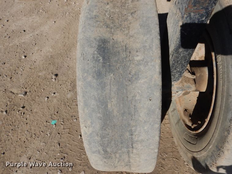 image for item FX9142 Galion P3000 pneumatic roller