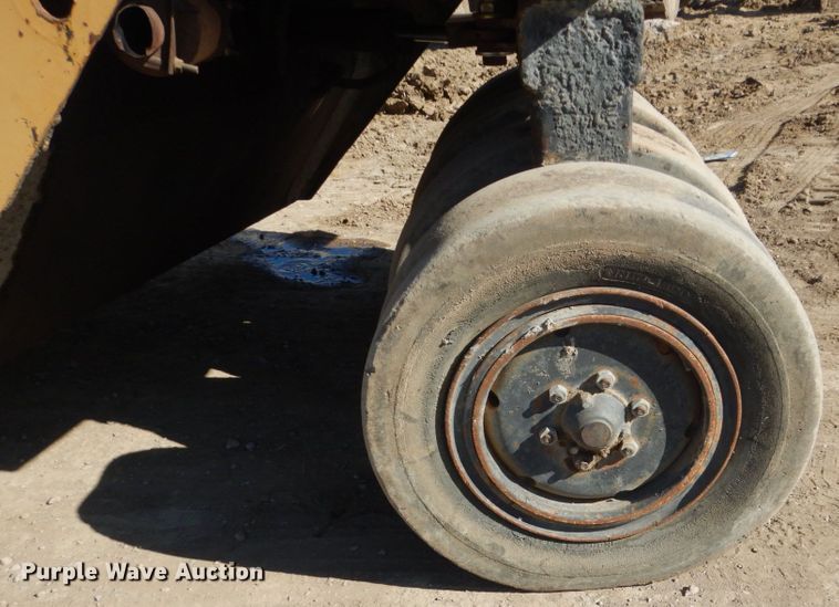 image for item FX9142 Galion P3000 pneumatic roller