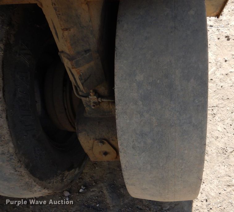 image for item FX9142 Galion P3000 pneumatic roller