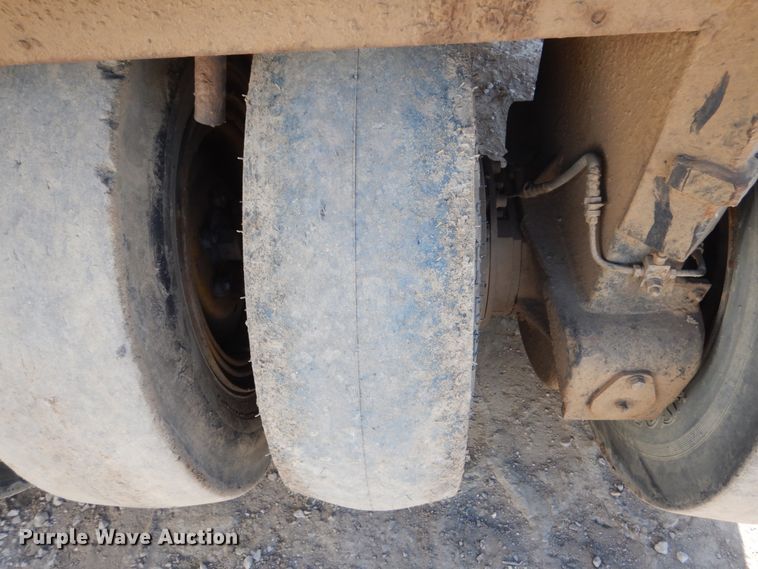 image for item FX9142 Galion P3000 pneumatic roller