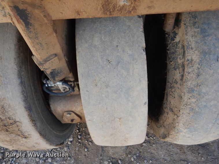 image for item FX9142 Galion P3000 pneumatic roller