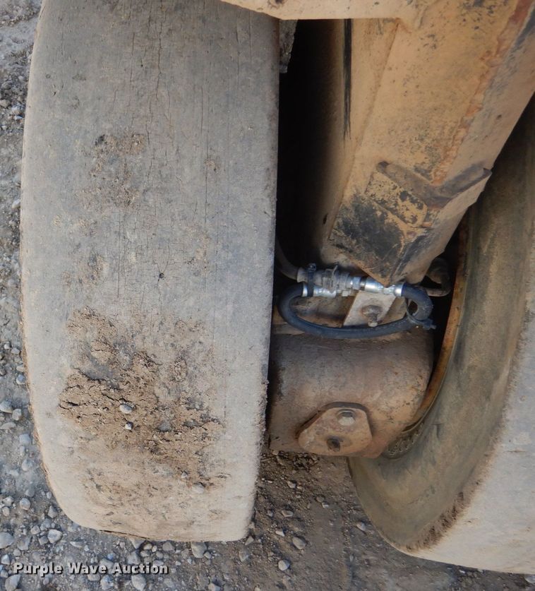 image for item FX9142 Galion P3000 pneumatic roller