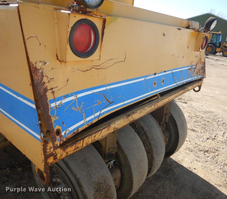 image for item FX9142 Galion P3000 pneumatic roller